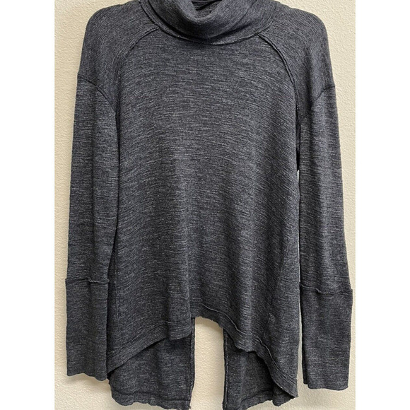 Free people We the Free Grey Mock Neck Split back long sleeve Top Size S - Picture 7 of 9